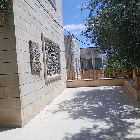 Flower 2 Jarash Exterior photo
